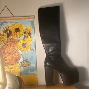 Brand new Long black boots from la moda